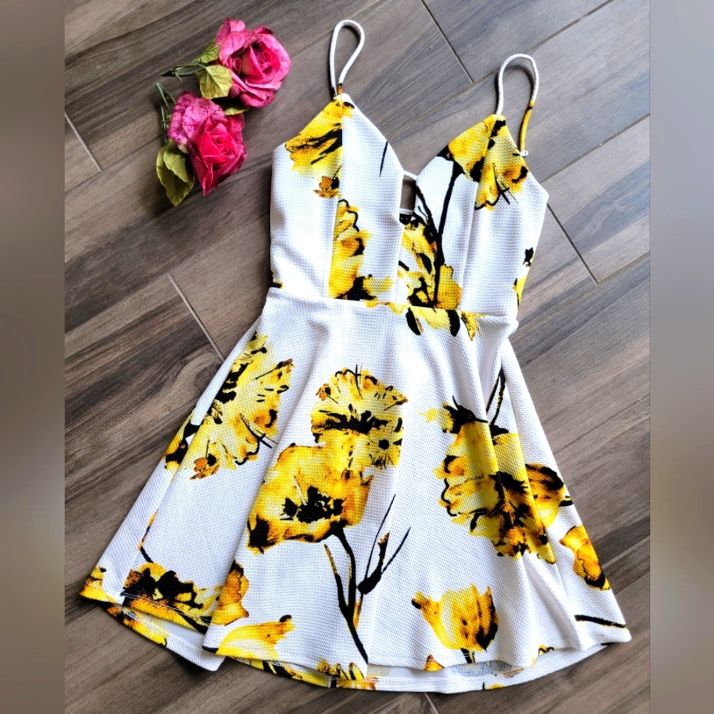 Like new yellow floral dress